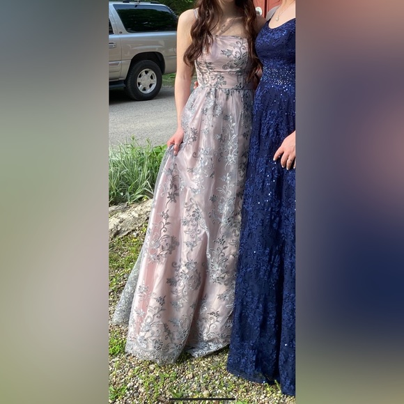 Windsor gown - Picture 2 of 2